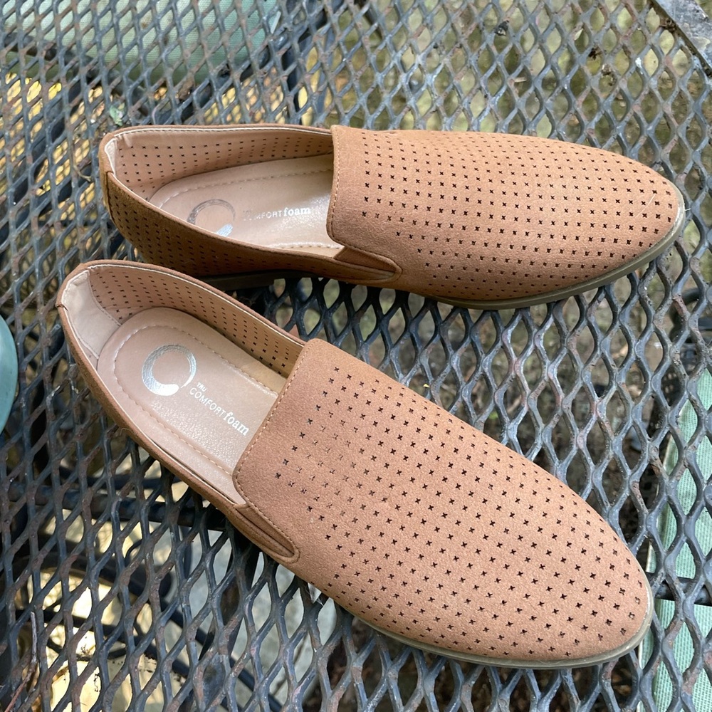 Journee Collection Comfort Foam Brown Flat 7.5